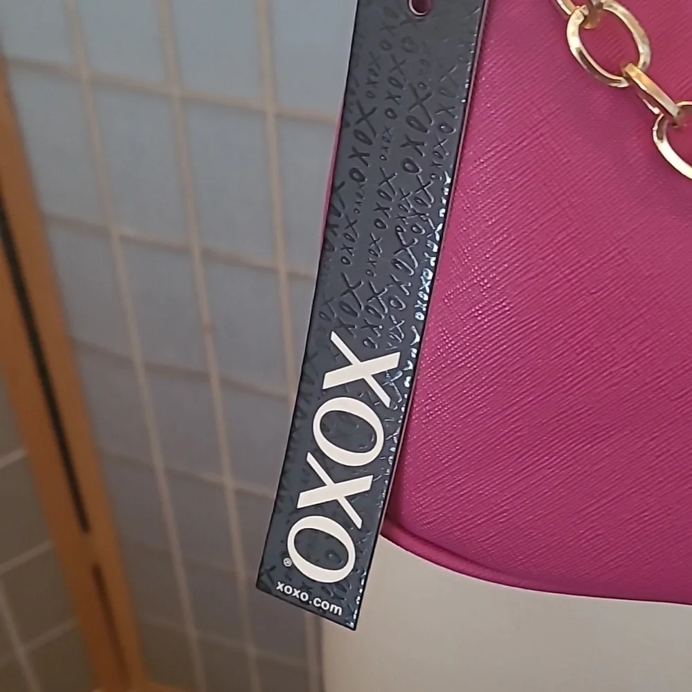 XOXO Pink Glossy Shoulder Bag with Gold Hardware - Picture 3 of 6